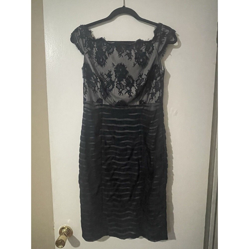 Tadashi Shoji Women’s Navy Lace and Ruched‎ Party Cocktail Silk Dress Size 6.